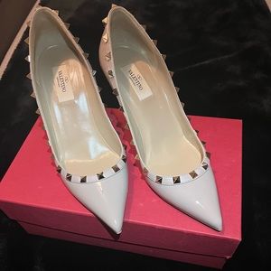 Valentino Garavani Rockstud patent leather Pumps Poudre Size 39